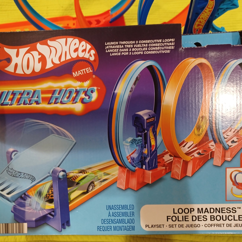 Hot Wheels Ultra Hots Loop Set - Blue and Orange